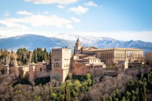 Lee más sobre el artículo Los mejores destinos para viajar en verano en España