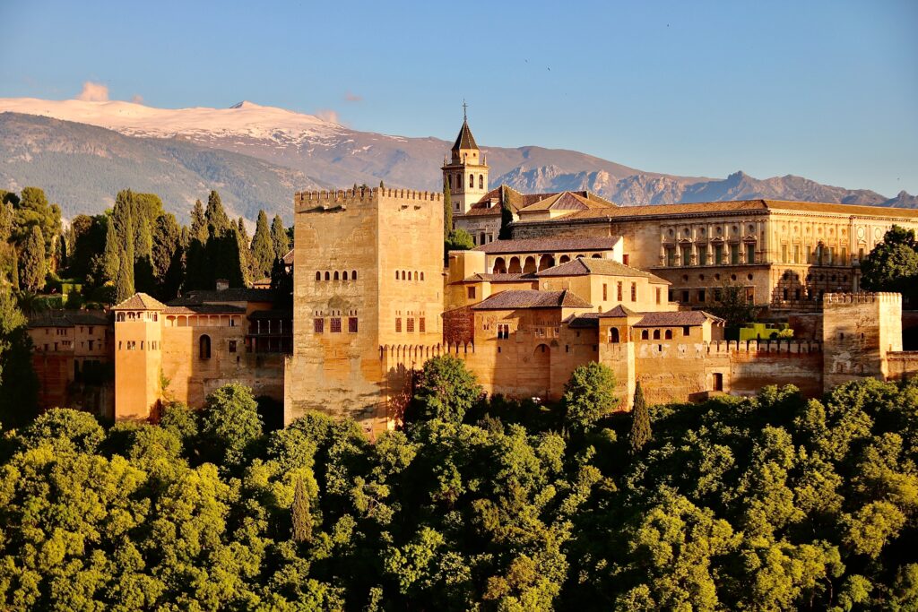En este momento estás viendo Andalucía: Explorando la Rica Herencia y los Paisajes Encantadores del Sur de España