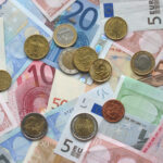 Descubre cuánto dinero en efectivo necesitas para viajar a España