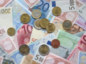 Lee más sobre el artículo Descubre cuánto dinero en efectivo necesitas para viajar a España