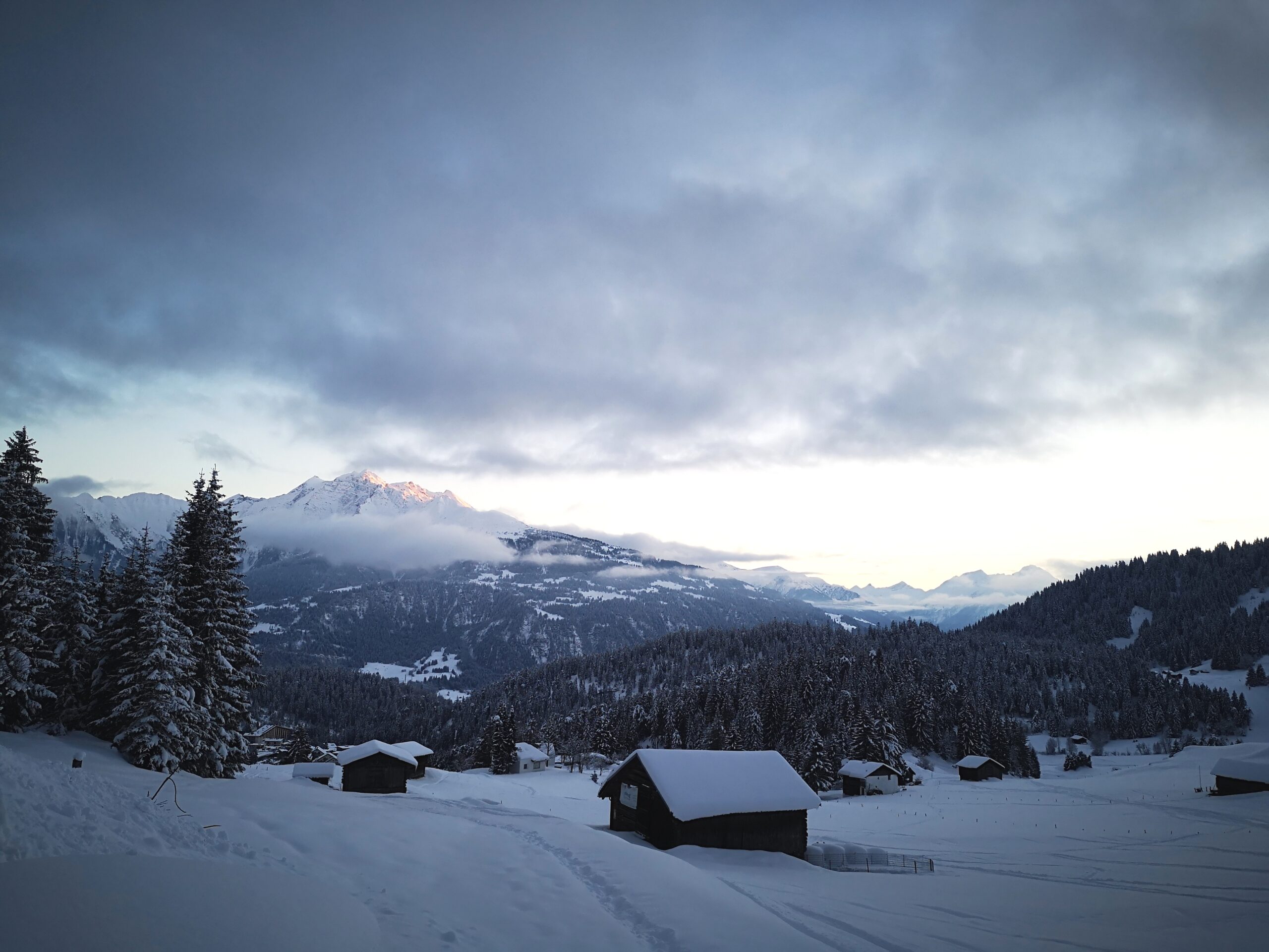 Lee más sobre el artículo Guía de viaje: ¿Puedo viajar a Suiza con nieve en esta época del año?