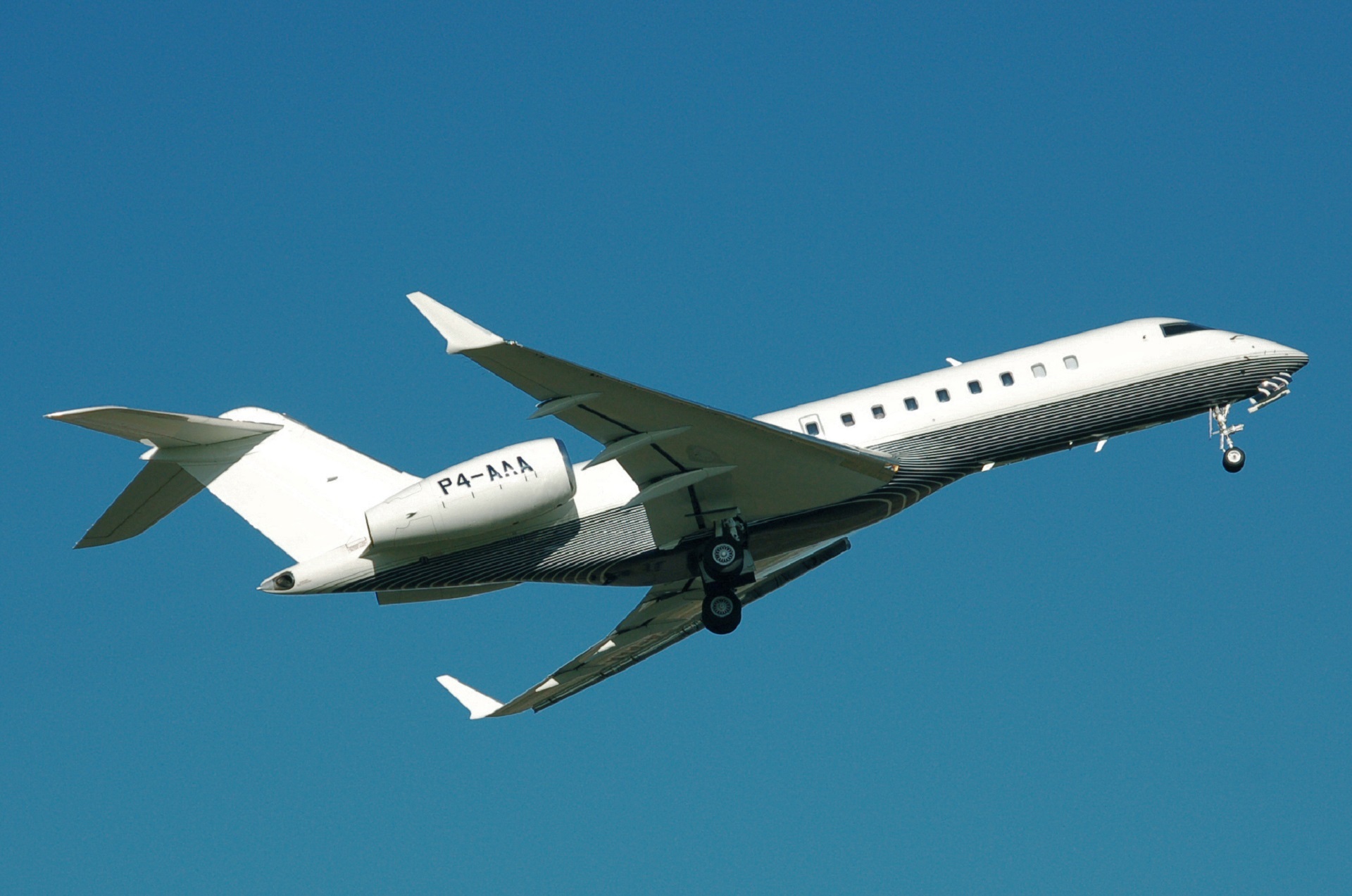 Lee más sobre el artículo Altura y alcance máximo de un jet privado: datos clave