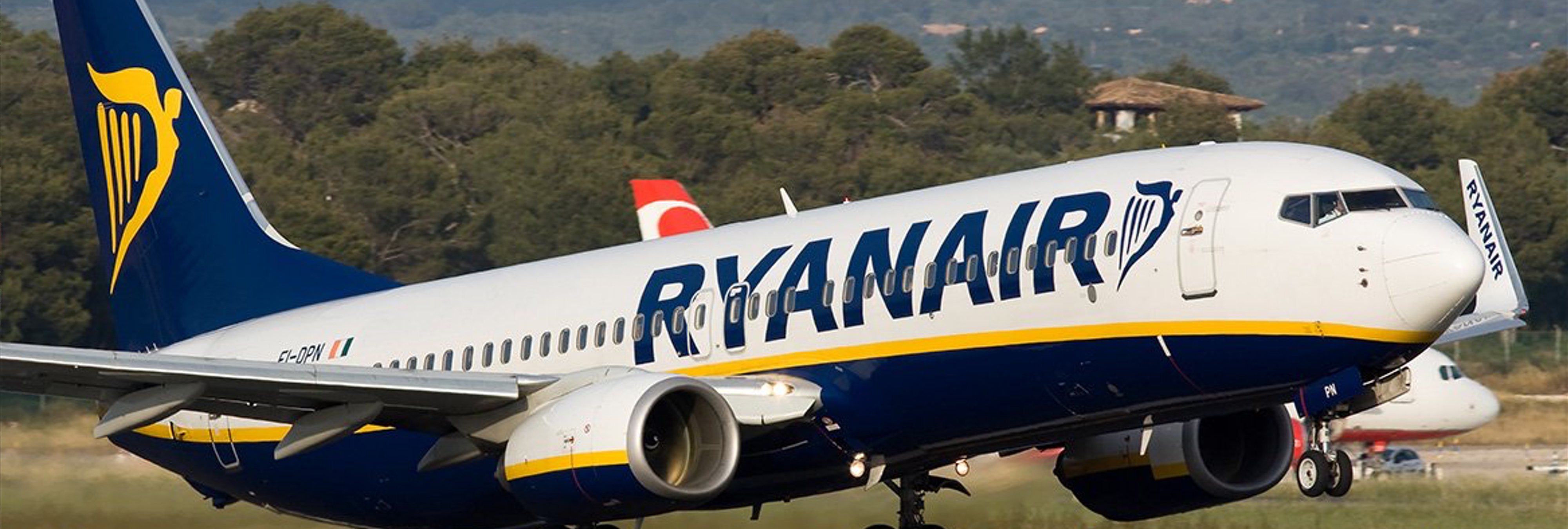 Avión de Ryanair en tierra