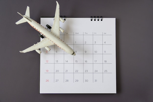 Avión y calendario