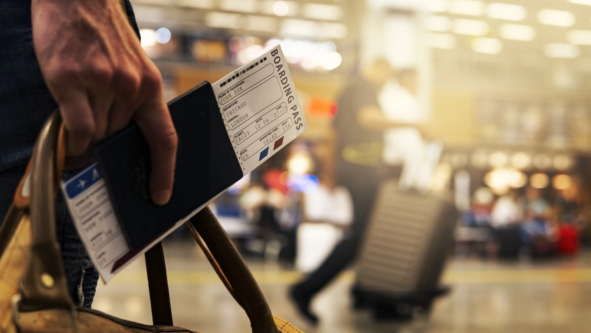 Pasaporte y billete de avión