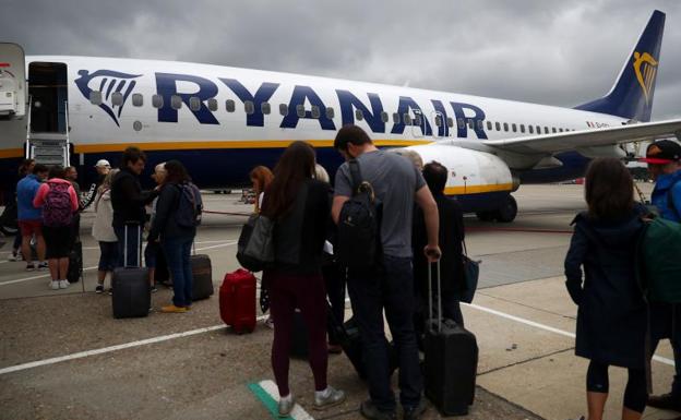 Subtítulo de Ryanair: comunicación, opciones de vuelo